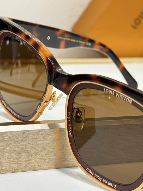 Picture of Louis Vuitton Sunglasses _SKUfw75840740fw